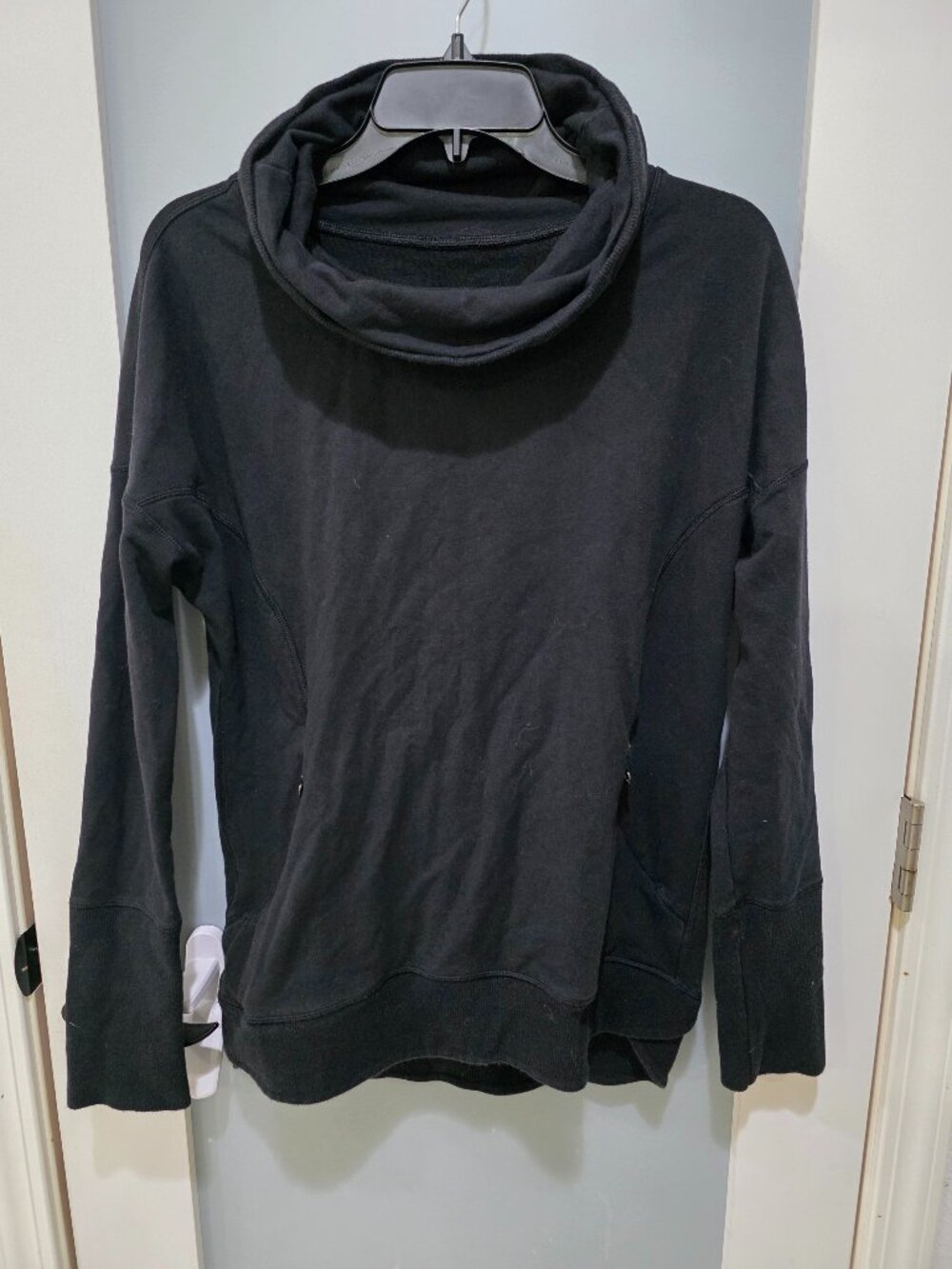Lululemon Black Cowl Neck Sweatshirt | Funnel Neck Pullover with‎ Pockets